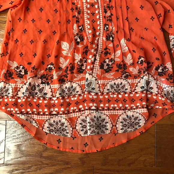 NWT STYLE & CO SHEER ORANGE BLOUSE WITH BLACK & WHITE PATTERN - Picture 5 of 8